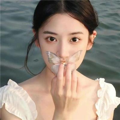 女跳水队员